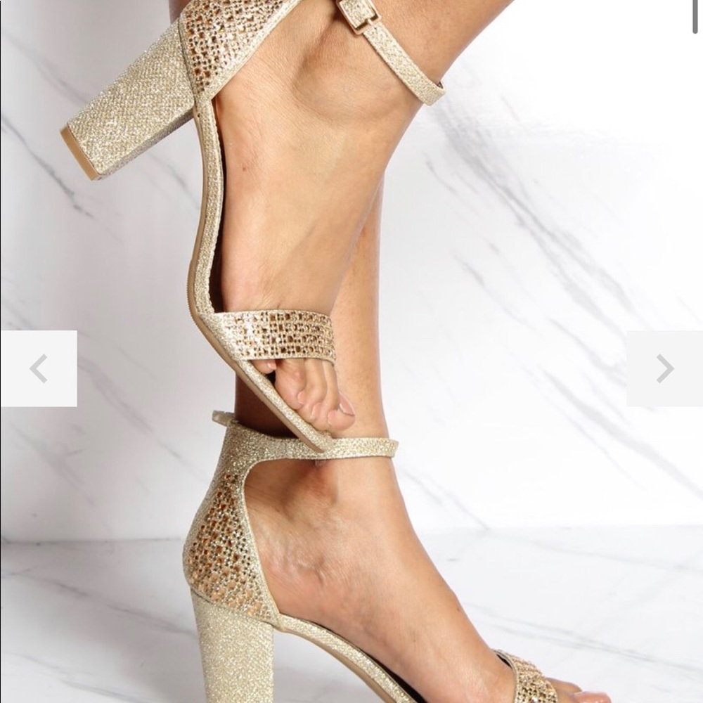 Women Shoes - Picture 2 of 5
